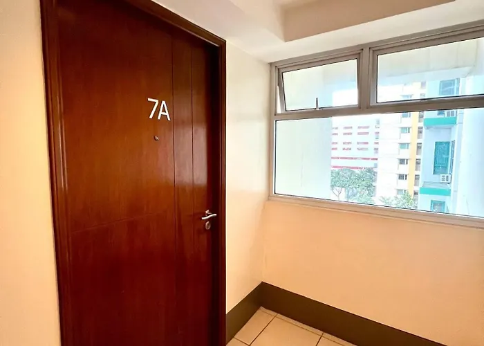 Staycation Pasay Near Airport & Mall Of 7a بيت للعطل